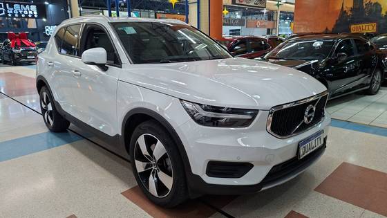 VOLVO XC40 2.0 T4 GASOLINA MOMENTUM GEARTRONIC